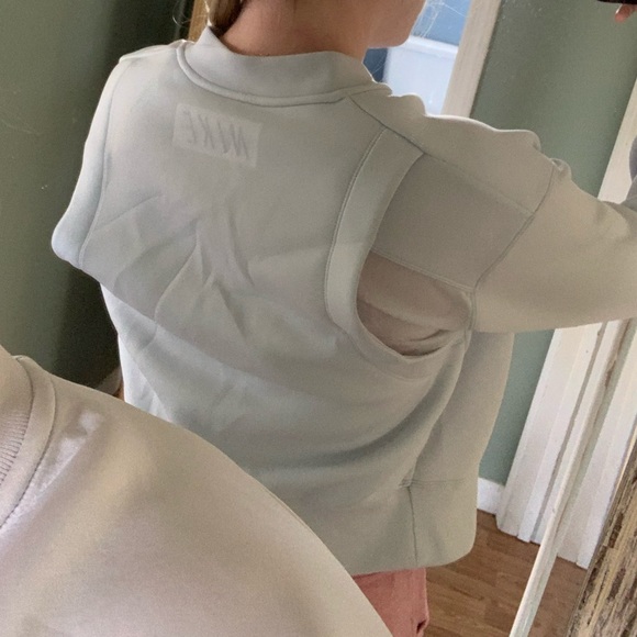 NWOT Light weight Nike running jacket - Picture 4 of 6